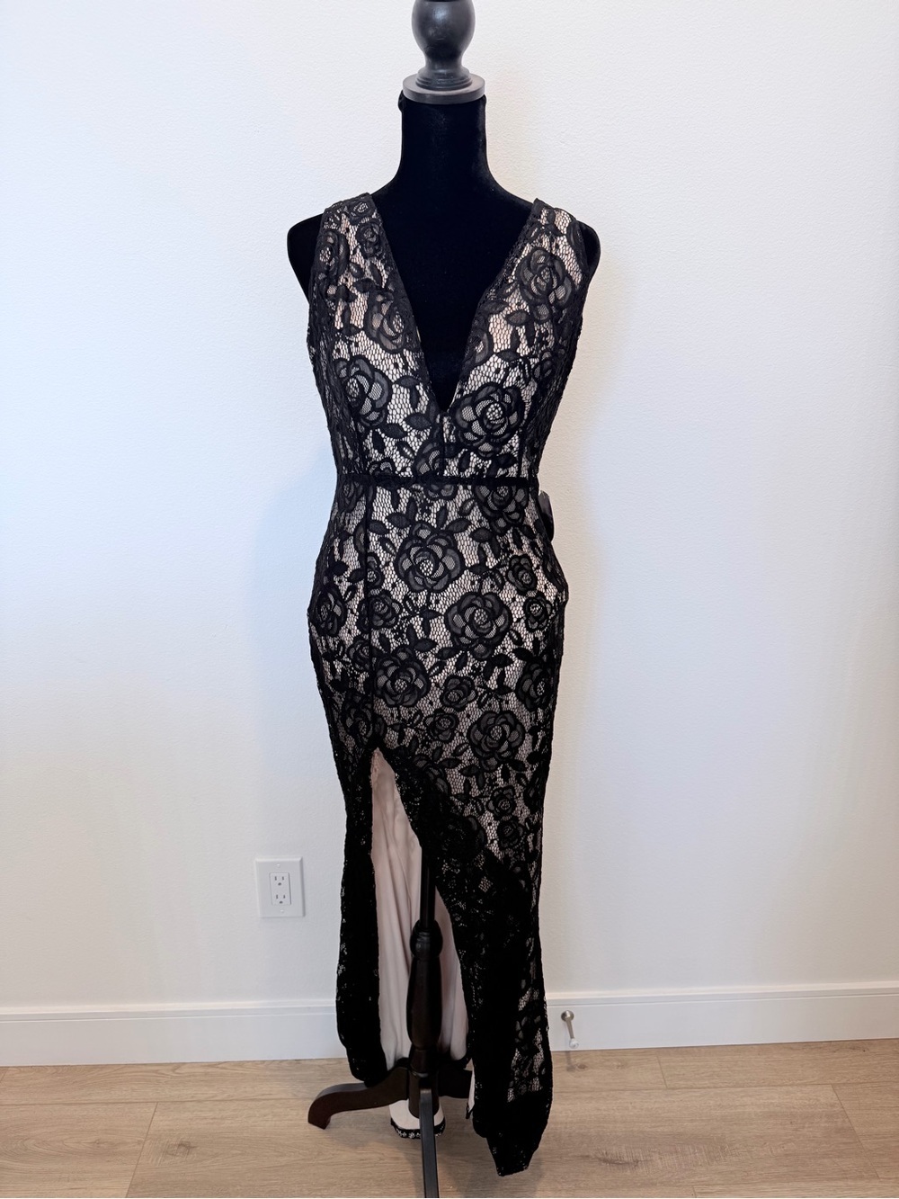 Black Lace V-Neck Evening Dress with Nude Lining - Picture 2 of 4